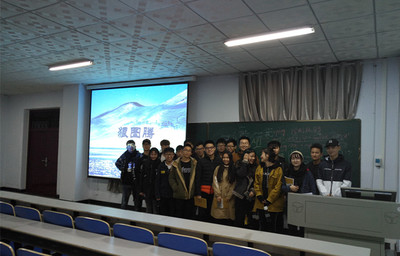圖書館在禹州實(shí)習(xí)實(shí)訓(xùn)基地舉辦“觀影與讀書”學(xué)習(xí)交流活動(dòng)