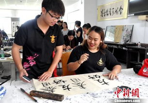 泰國大學(xué)生廣西秀書法