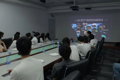 參觀現(xiàn)代企業(yè),激發(fā)創(chuàng)新活力--2023深圳大學(xué)藝術(shù)學(xué)理論(文化產(chǎn)業(yè))暑期班全體學(xué)員前往深圳幻境控股集團(tuán)參觀學(xué)習(xí)