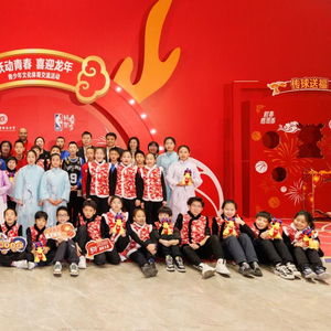 躍動(dòng)青春 喜迎龍年 托尼·帕克與球迷共慶新春民俗